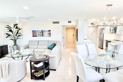 Condominio en alquiler en Longboat Key, Florida, 2 dormitorios, 130.9 m2 № 2097383 - foto 4
