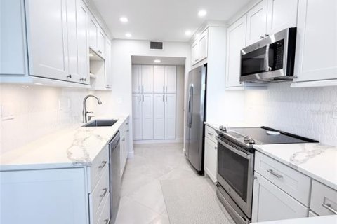 Condominio en alquiler en Longboat Key, Florida, 2 dormitorios, 130.9 m2 № 2097383 - foto 15