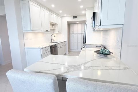 Condominio en alquiler en Longboat Key, Florida, 2 dormitorios, 130.9 m2 № 2097383 - foto 13