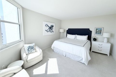 Condominio en alquiler en Longboat Key, Florida, 2 dormitorios, 130.9 m2 № 2097383 - foto 25
