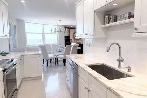 Condominio en alquiler en Longboat Key, Florida, 2 dormitorios, 130.9 m2 № 2097383 - foto 18