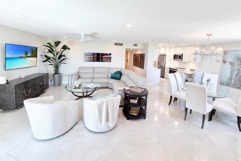 Condominio en alquiler en Longboat Key, Florida, 2 dormitorios, 130.9 m2 № 2097383 - foto 2