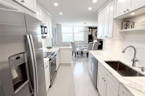 Condominio en alquiler en Longboat Key, Florida, 2 dormitorios, 130.9 m2 № 2097383 - foto 16