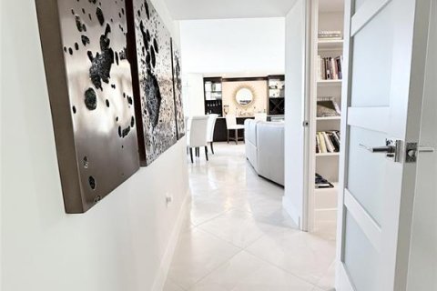 Condominio en alquiler en Longboat Key, Florida, 2 dormitorios, 130.9 m2 № 2097383 - foto 5