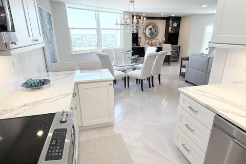 Condominio en alquiler en Longboat Key, Florida, 2 dormitorios, 130.9 m2 № 2097383 - foto 19
