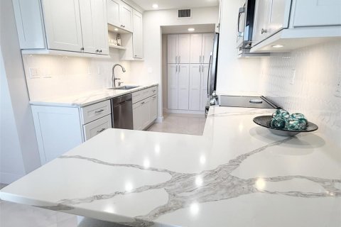 Condominio en alquiler en Longboat Key, Florida, 2 dormitorios, 130.9 m2 № 2097383 - foto 14