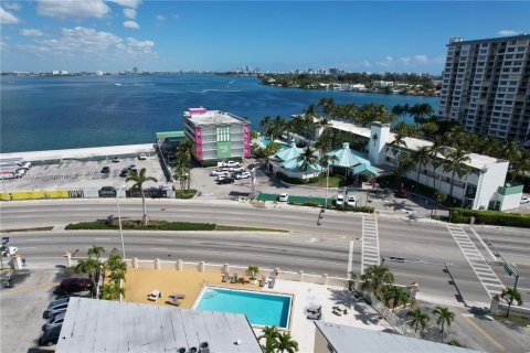Condo in North Bay Village, Florida, 1 bedroom  № 1867758 - photo 13