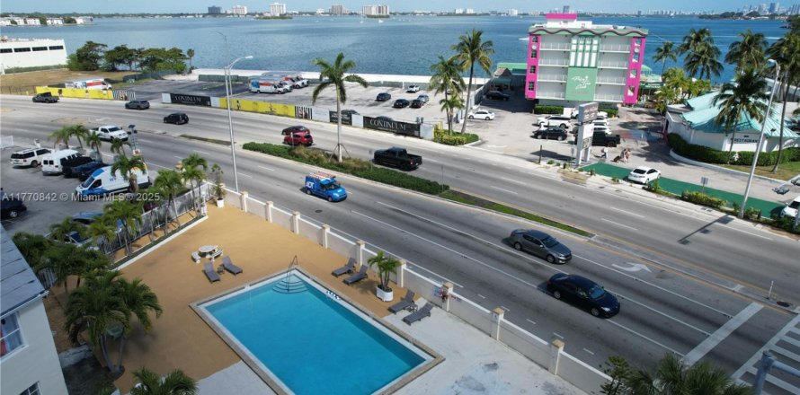 Condo in North Bay Village, Florida, 1 bedroom № 1867758