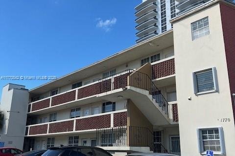Condo in North Bay Village, Florida, 1 bedroom  № 1867758 - photo 4