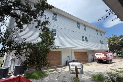 Commercial property in Tampa, Florida 12 bedrooms, 672.24 sq.m. № 1872844 - photo 29