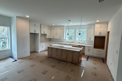Commercial property in Tampa, Florida 12 bedrooms, 672.24 sq.m. № 1872844 - photo 11