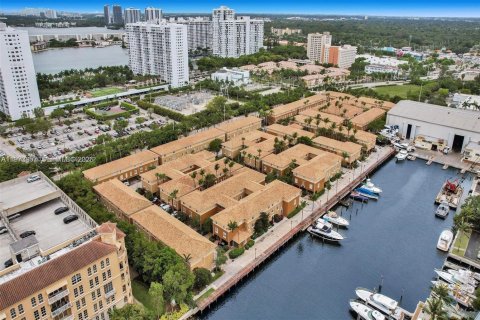 Купить таунхаус в Авентура, Флорида 3 спальни, 138.89м2, № 2033608 - фото 2