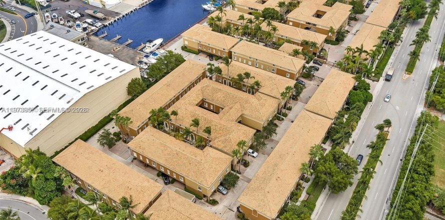 Таунхаус в Авентура, Флорида 3 спальни, 138.89м2 № 2033608