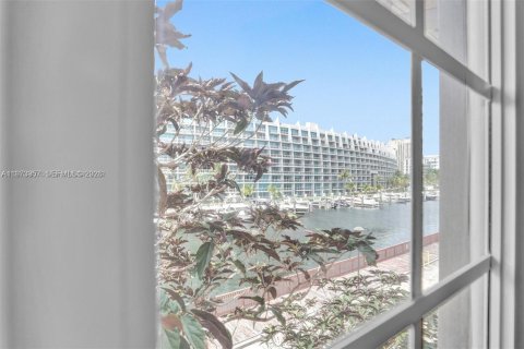 Купить таунхаус в Авентура, Флорида 3 спальни, 138.89м2, № 2033608 - фото 4