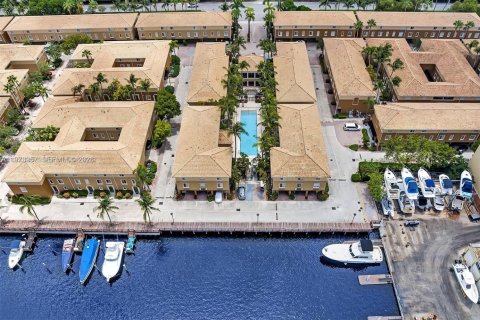 Купить таунхаус в Авентура, Флорида 3 спальни, 138.89м2, № 2033608 - фото 3