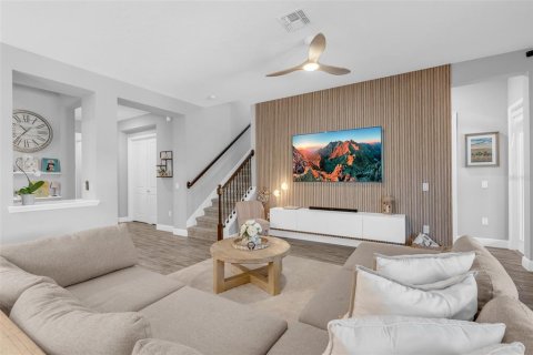 House in Winter Garden, Florida 5 bedrooms, 272.67 sq.m. № 2429456 - photo 6