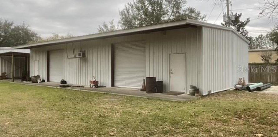 Commercial property in Leesburg, Florida 243.78 sq.m. № 2220223
