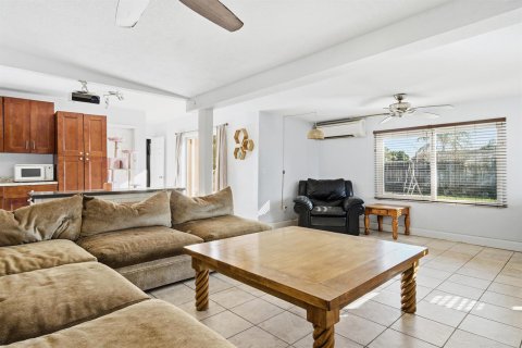Villa ou maison à vendre à Palm Springs, Floride: 4 chambres, 184.69 m2 № 2173034 - photo 5