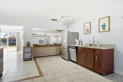Villa ou maison à vendre à Palm Springs, Floride: 4 chambres, 184.69 m2 № 2173034 - photo 7