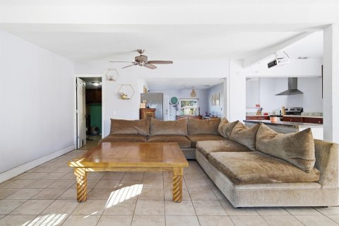 Villa ou maison à vendre à Palm Springs, Floride: 4 chambres, 184.69 m2 № 2173034 - photo 4