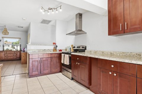 Villa ou maison à vendre à Palm Springs, Floride: 4 chambres, 184.69 m2 № 2173034 - photo 12