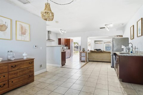 Villa ou maison à vendre à Palm Springs, Floride: 4 chambres, 184.69 m2 № 2173034 - photo 6