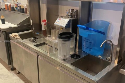 Commercial property in Miami, Florida № 2024979 - photo 14