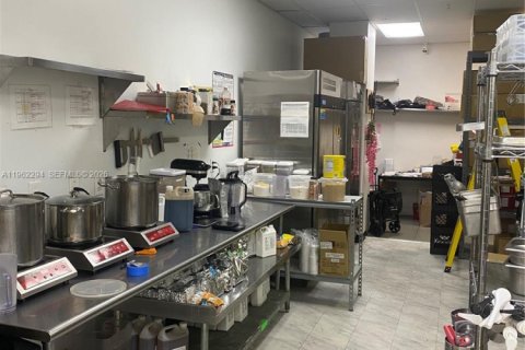 Commercial property in Miami, Florida № 2024979 - photo 22