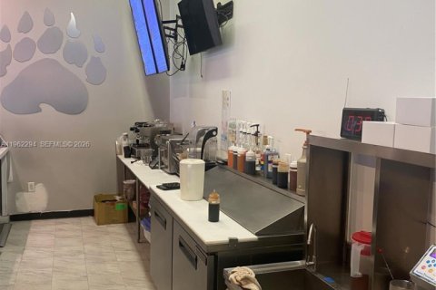 Commercial property in Miami, Florida № 2024979 - photo 17