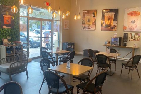 Commercial property in Miami, Florida № 2024979 - photo 15