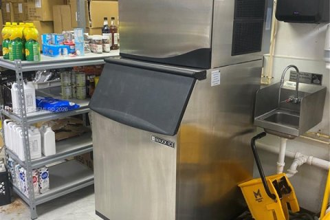 Commercial property in Miami, Florida № 2024979 - photo 21