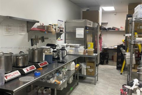 Commercial property in Miami, Florida № 2024979 - photo 20