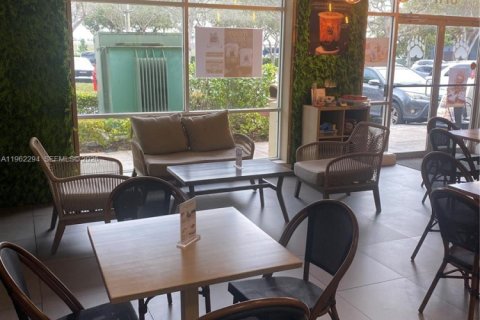 Commercial property in Miami, Florida № 2024979 - photo 10