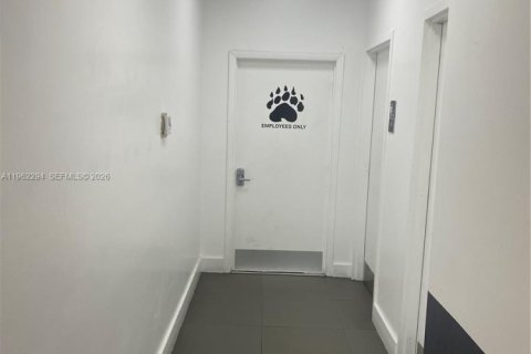 Commercial property in Miami, Florida № 2024979 - photo 13