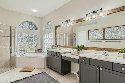 House in Bradenton, Florida 4 bedrooms, 278.34 sq.m. № 227780 - photo 9