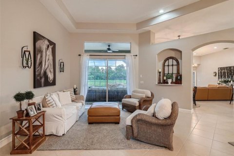 House in Bradenton, Florida 4 bedrooms, 278.34 sq.m. № 227780 - photo 4