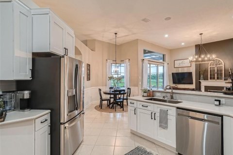 House in Bradenton, Florida 4 bedrooms, 278.34 sq.m. № 227780 - photo 6