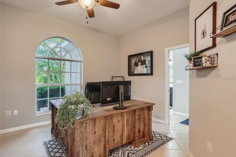 House in Bradenton, Florida 4 bedrooms, 278.34 sq.m. № 227780 - photo 5