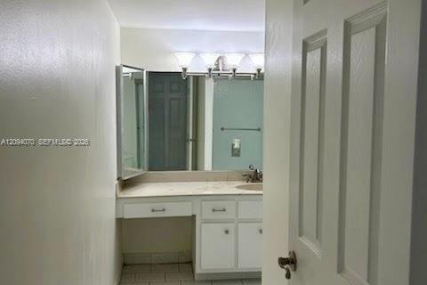 Condo in Hallandale Beach, Florida, 1 bedroom  № 2382466 - photo 11
