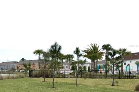 Townhouse in Lutz, Florida 3 bedrooms, 151.62 sq.m. № 2215524 - photo 9