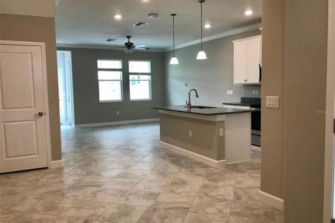 Townhouse in Lutz, Florida 3 bedrooms, 151.62 sq.m. № 2215524 - photo 2