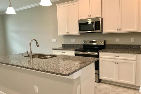 Townhouse in Lutz, Florida 3 bedrooms, 151.62 sq.m. № 2215524 - photo 3