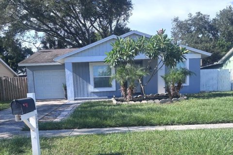 House in Palm Harbor, Florida 3 bedrooms, 118.17 sq.m. № 2221030