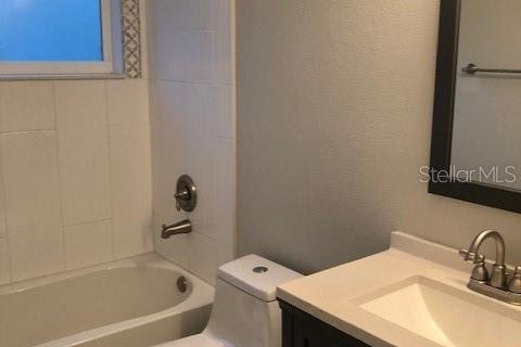 House in Palm Harbor, Florida 3 bedrooms, 118.17 sq.m. № 2221030 - photo 17