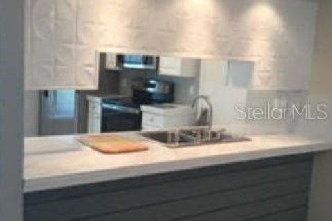 House in Palm Harbor, Florida 3 bedrooms, 118.17 sq.m. № 2221030 - photo 6