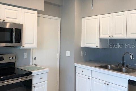 House in Palm Harbor, Florida 3 bedrooms, 118.17 sq.m. № 2221030 - photo 3