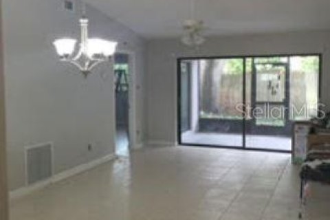 House in Palm Harbor, Florida 3 bedrooms, 118.17 sq.m. № 2221030 - photo 8