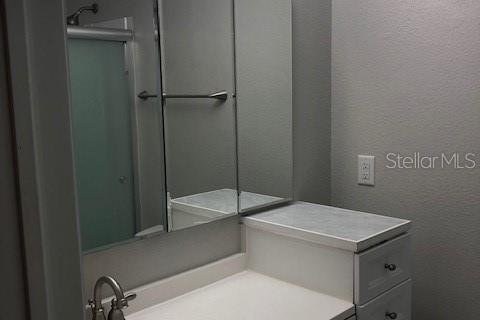 House in Palm Harbor, Florida 3 bedrooms, 118.17 sq.m. № 2221030 - photo 11