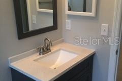 House in Palm Harbor, Florida 3 bedrooms, 118.17 sq.m. № 2221030 - photo 18