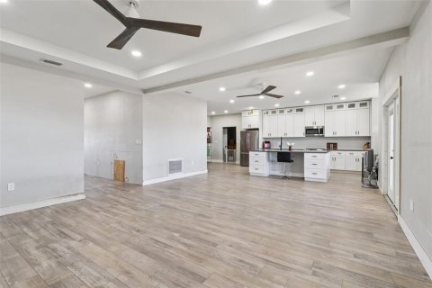 Casa en venta en Clermont, Florida, 3 dormitorios, 273.97 m2 № 2108976 - foto 9